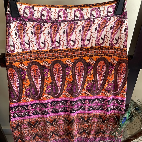 Beautiful Mandee long skirt, Size M - Picture 5 of 6